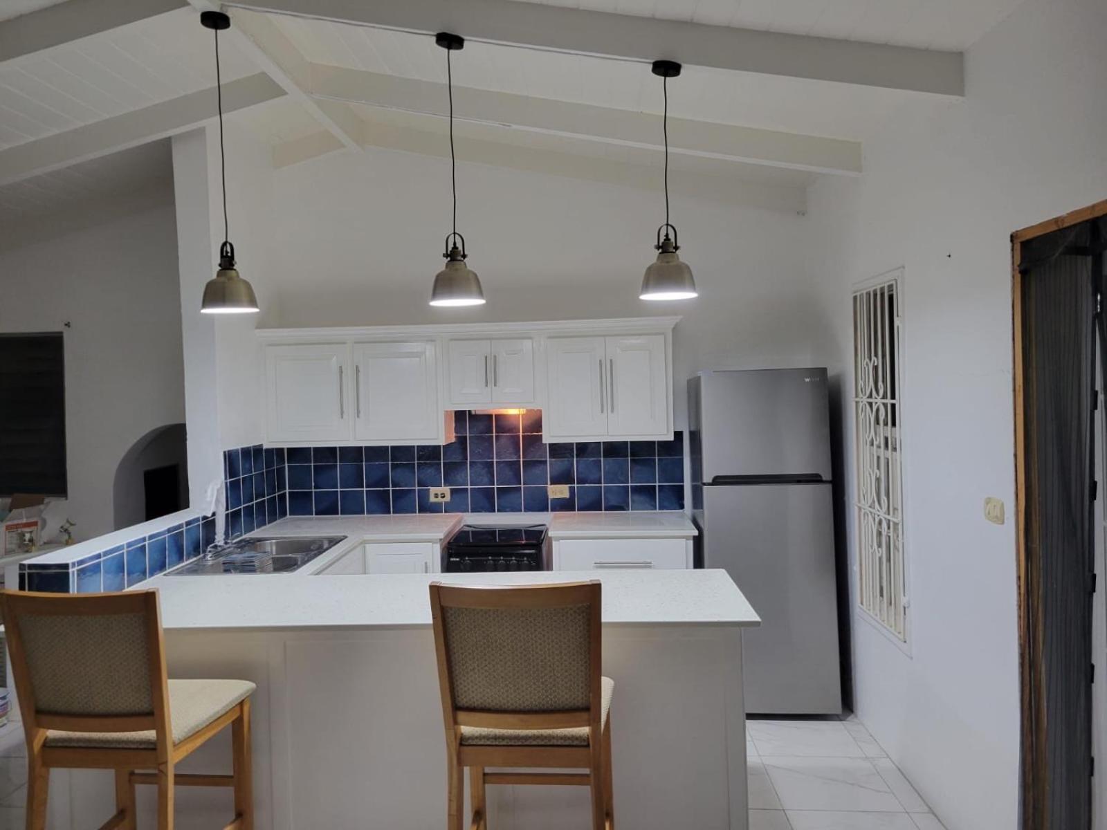 Attractive 2-Bed Apartment Stunning Sea View Dickenson Bay Εξωτερικό φωτογραφία