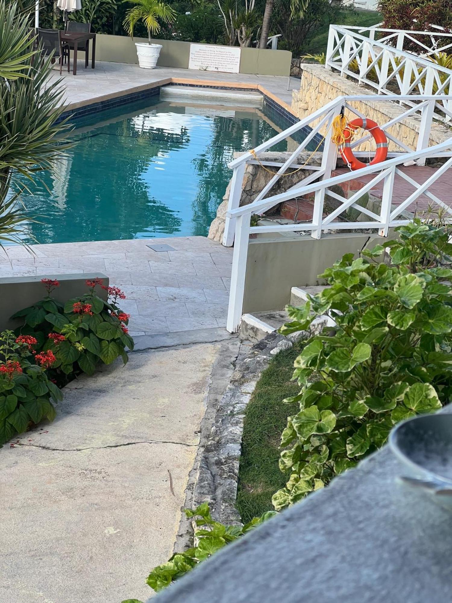 Attractive 2-Bed Apartment Stunning Sea View Dickenson Bay Εξωτερικό φωτογραφία